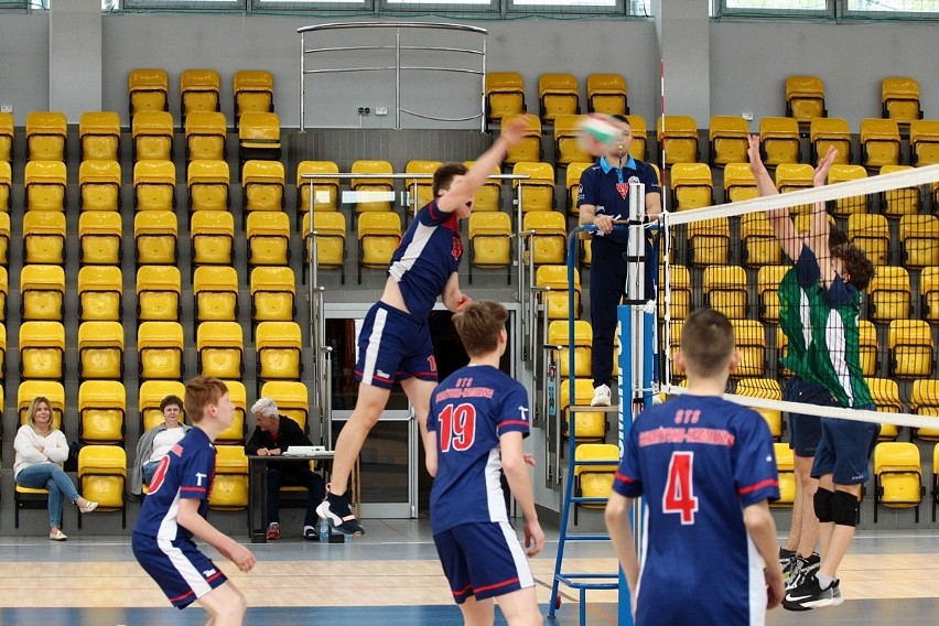 Ćwierćfinały mistrzostw Polski młodzików w siatkówce odbyły się w Skarżysku. Drużyny z Buska i Skarżyska bez awansów