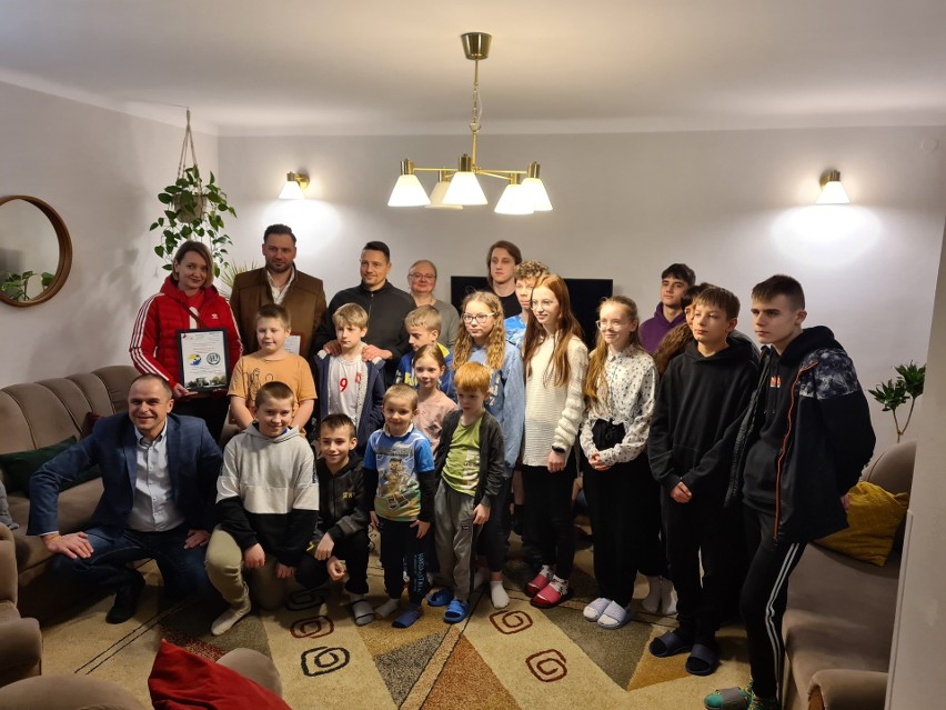 Kibice piłkarskiego Motoru Lublin, jak co roku, wsparli potrzebujące dzieci 