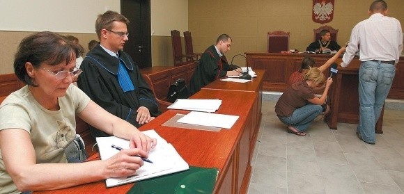 Sprawa ptasiej masakry trafiła do prokuratury dzięki Zofii Brzozowskiej (na zdjęciu z lewej) z Fundacji "Ratujmy Ptaki". Swój finał zaś znajdzie przed Sądem Rejonowym w Szczecinie.