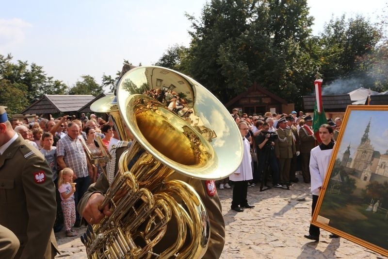 Poświęcenie odbudowanej wieży na Świętym Krzyżu