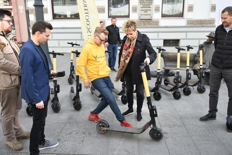 Łódź: Jak wypożyczyć hulajnogę za pomocą aplikacji Volt...