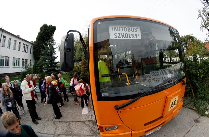 Ryzyko zakażenia wzrasta, gdy wybierzemy dojazd do szkoły...