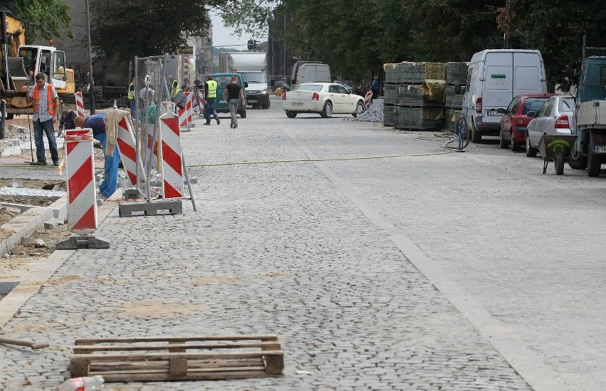 Remonty dróg w Łodzi zakończą się dopiero w październiku [MAPA]