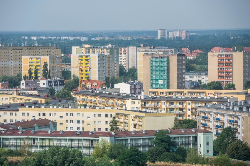 W Polsce jest około 60 tys. budynków z wielkiej płyty w tym...