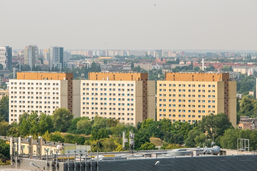 W Polsce jest około 60 tys. budynków z wielkiej płyty w tym...