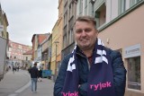 "Kiedy bilety rozeszły się w 7 sekund, czuliśmy się trochę jak gwiazdy rocka". Wywiad z Bartkiem Demczukiem z Kabaretu Młodych Panów