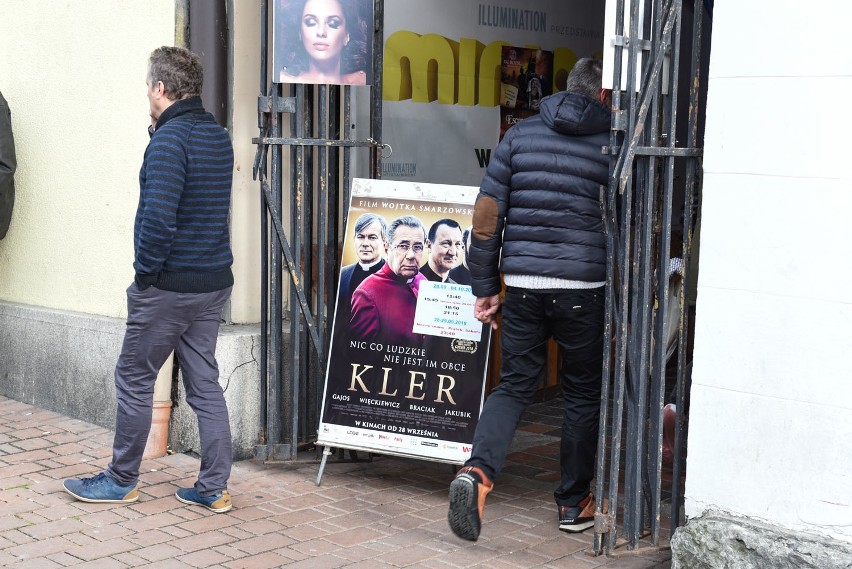 Zakopane: Władze Związku Podhalan próbują zablokować wyświetlanie filmu "Kler" pod Giewontem