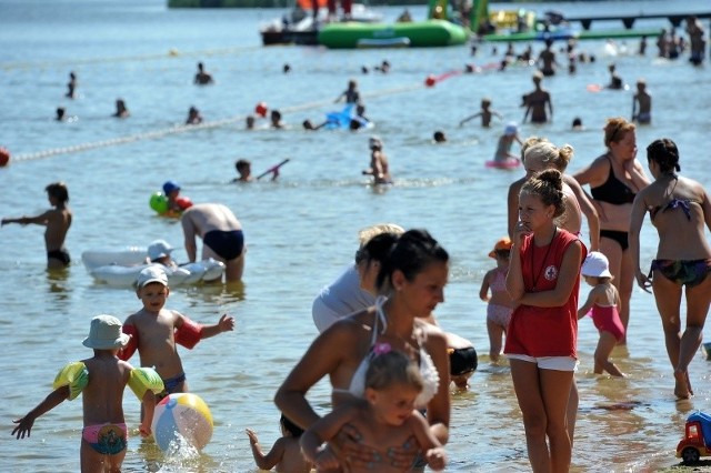 W upały ochłody wiele osób szuka nad wodą.