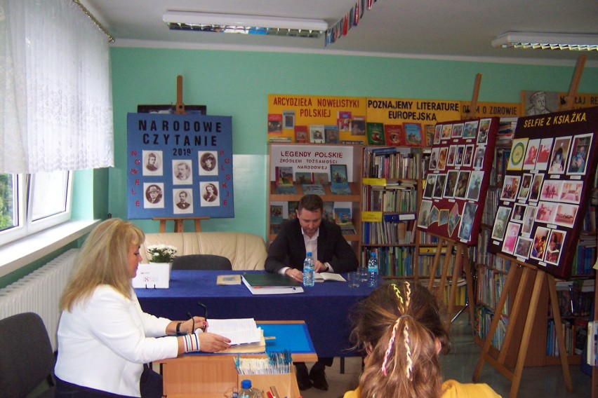Narodowe czytanie w Specjalnym Ośrodku Szkolno - Wychowawczym w Słubicach. Czytały także władze samorządowe 