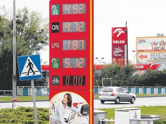 Ceny paliw w Koszalinie spadają, litr znowu poniżej 5 złCeny paliw w Koszalinie spadają, litr znowu poniżej 5 zł