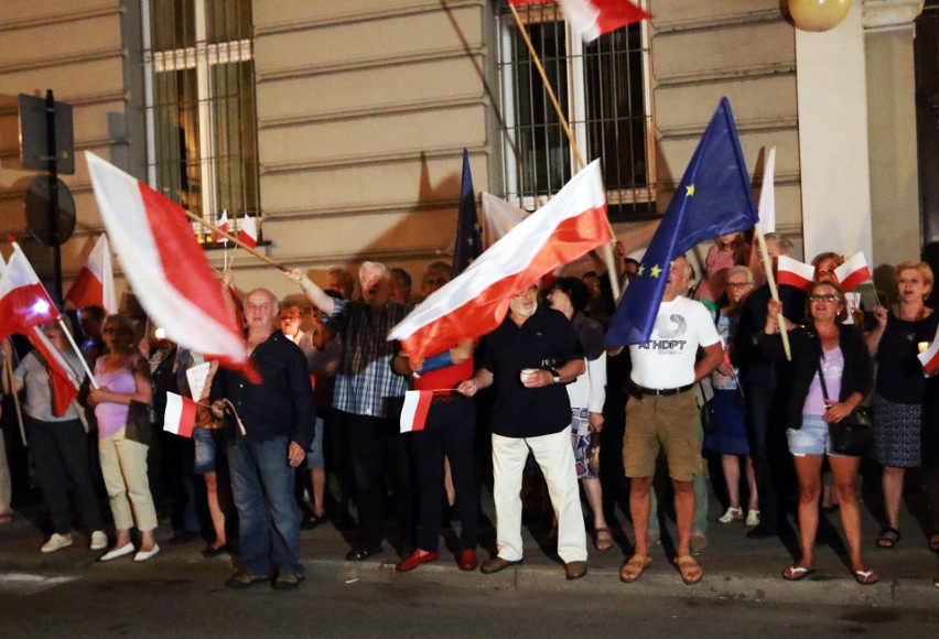 Przed sądeckim sądem manifestacja o trzecie veto [ZDJĘCIA, WIDEO]