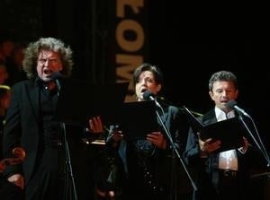 Autorem oratorium jest Zbigniew Wodecki (pierwszy z lewej)
