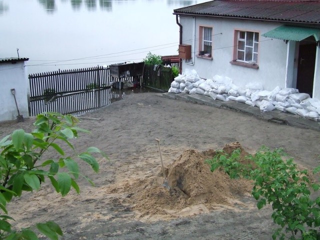 Mieszkańcy naszego powiatu też bronili się przed wodą, dlatego rozumieli, jak wiele stracili mieszkańcy gminy Słubice