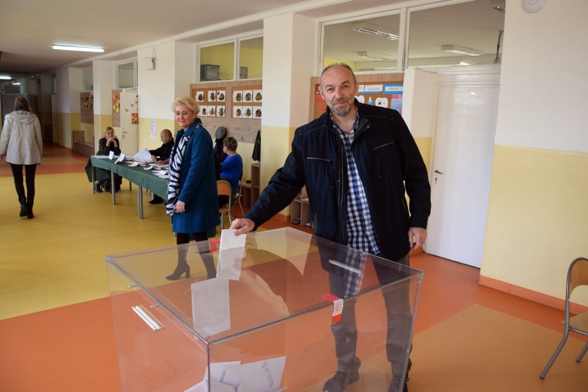 Głosowanie w wyborach parlamentarnych w Miastku. Bez incydentów (zdjęcia) 