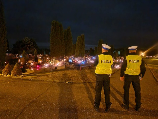 Nad bezpieczeństwem Polaków czuwa duża liczba policjantów.