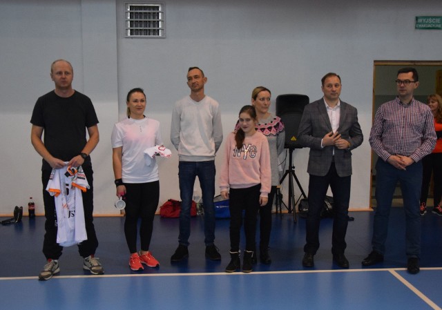 Na sobotnim turnieju siatkówki dla Weroniki zagrało szesnaście drużyn.