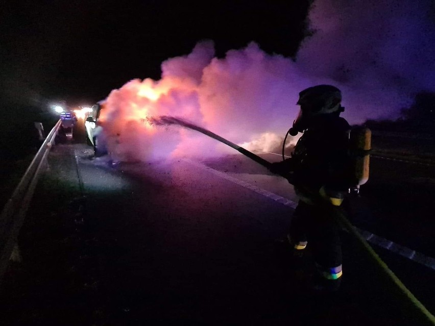 Pożar BMW na autostradzie A4 pod Tarnowem