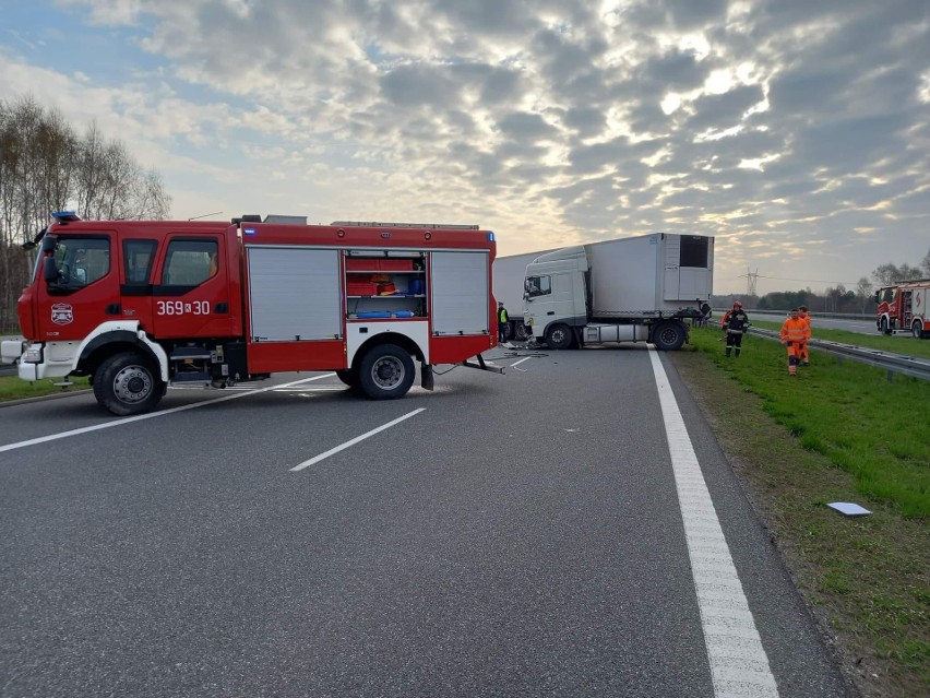 Fatalny wypadek na A4 koło Tarnowa. Dziewięć osób w szpitalu, autostrada była całkowicie zablokowana [ZDJĘCIA]