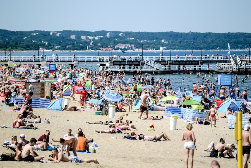 Tłumy na plażach w sobotę, 18.07.2020