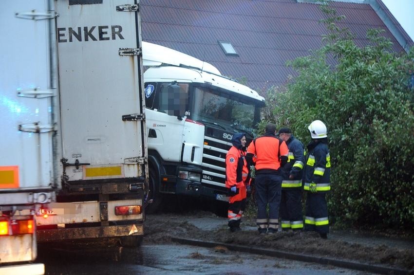 Znów niebezpiecznie na krajowej "5". Tir wpadł w poślizg....