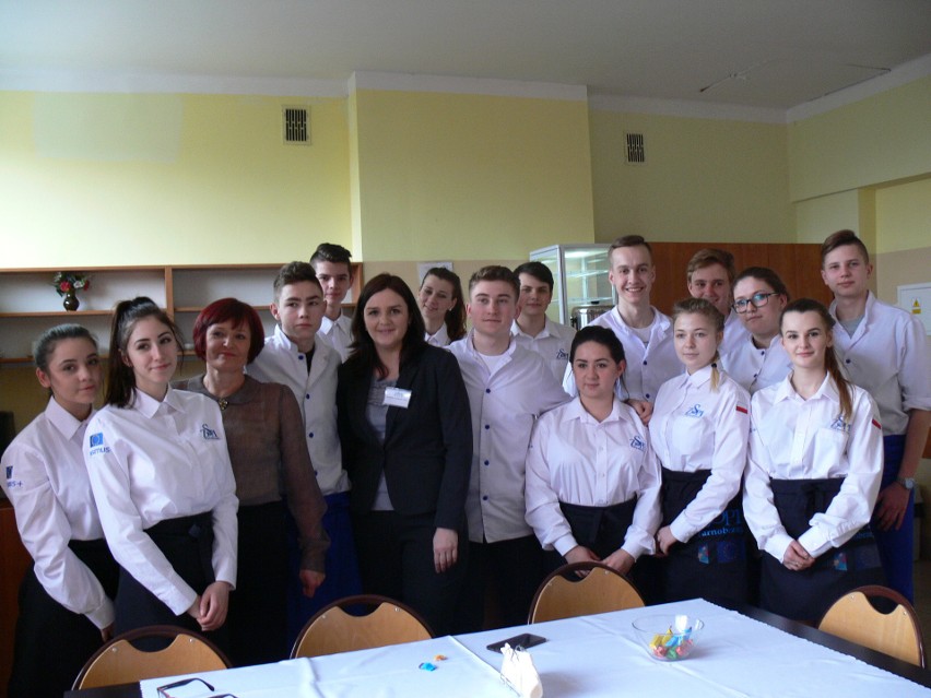 Uczniowie sandomierskiej "marmolady" uczestnikami regionalnego konkursu kulinarnego "Kreatywny Kucharz" 