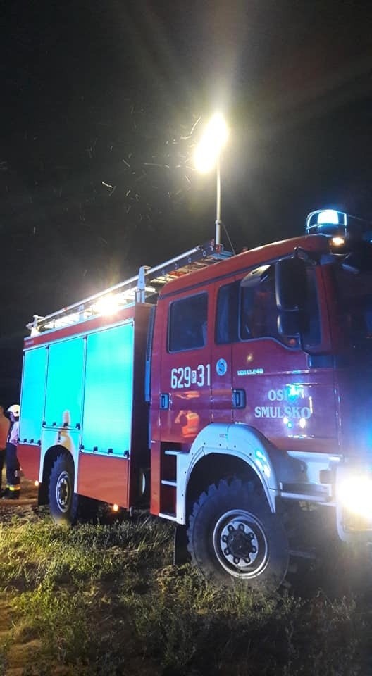 Z pomocą tonącemu mężczyźnie ruszyli strażacy z OSP Smulsko