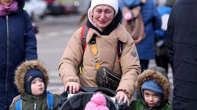 Rodziny na Ukrainie zmuszane są do masowych przesiedleń w celu ucieczki przed drastycznymi skutkami wojny.