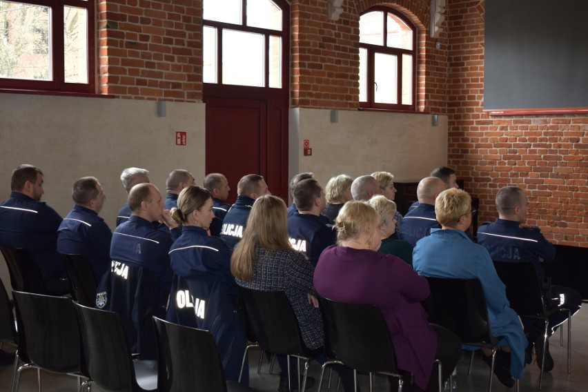 Podsumowanie roku 2023. Policja w Ostrowi Mazowieckiej zorganizowała naradę roczną w Jatkach 18.03.2024