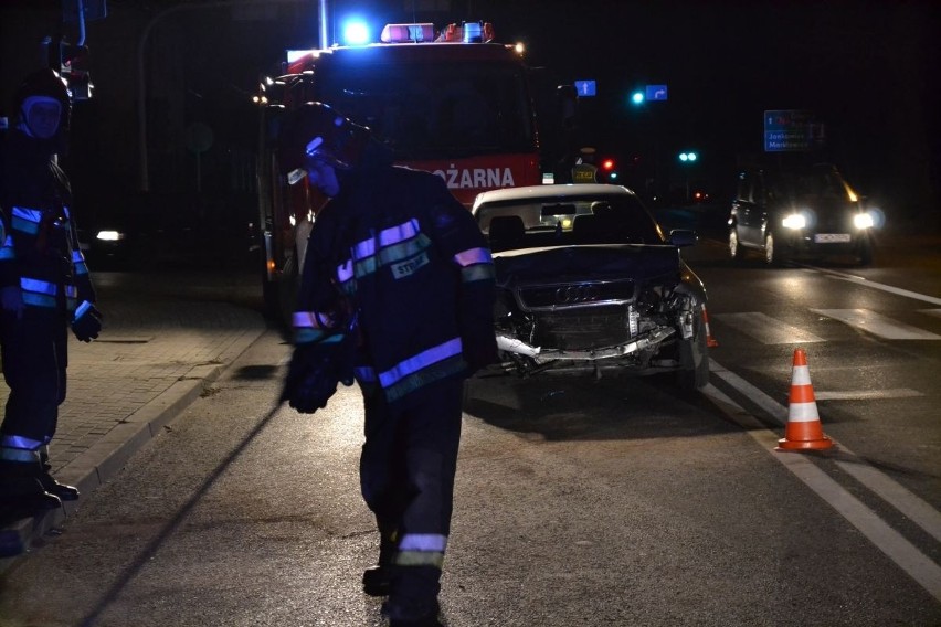 Wypadek w Radlinie: trzy samochody rozbite, potrącony...