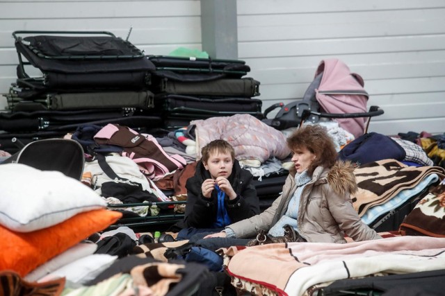 Z ogarniętej wojną Ukrainy wyjeżdżają miliony uchodźców
