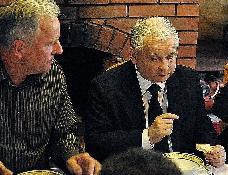 Prezesowi Kaczyńskiemu najbardziej zasmakował chleb z...