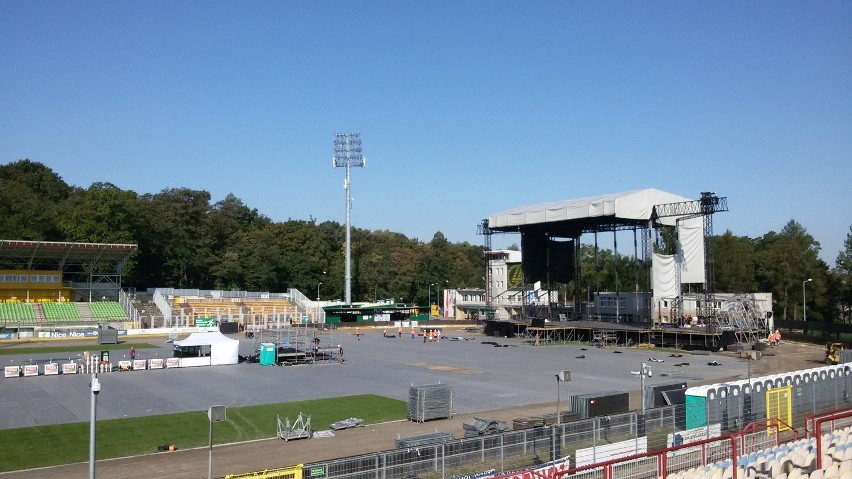 Po koncercie Linkin Park w Rybniku sprzątają stadion. A tak...