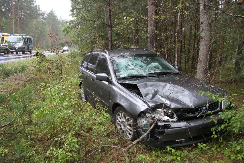 Wypadek w Marzyszu. Kierowcy ranni po czołowym zderzeniu 