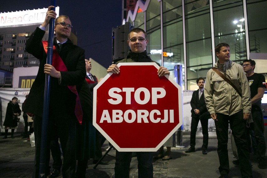 "Warszawa wolna od aborcji". Protest katolików zrzeszonych w...