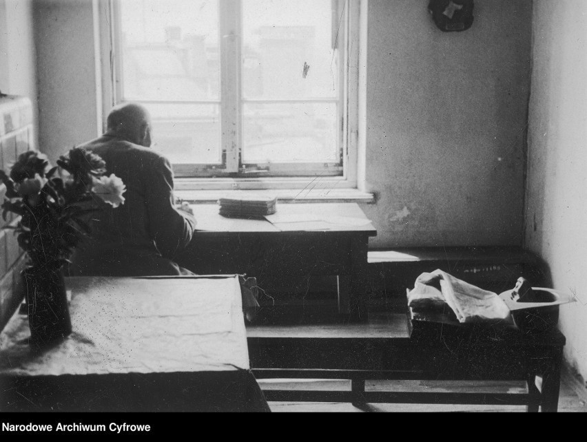Dzień Nauczyciela obchodzony jest w Polsce od kilkudziesięciu lat. Zobacz archiwalne zdjęcia, przedstawiające dawną szkołę!