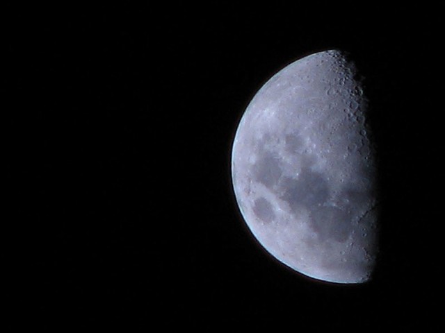 Według astrologów, kiedy księżyc jest w fazie rosnącej, a ty akurat bierzesz ślub, dobrze to wróży twojemu związkowi.