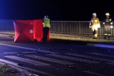 Najechała na leżącego na jezdni. Śmiertelny wypadek w Wiadernie koło Tomaszowa