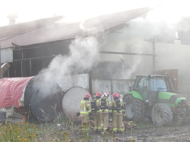 Pożar budynku gospodarczego w Objeździe. Spłonęło 15 metrów sześciennych zboża.