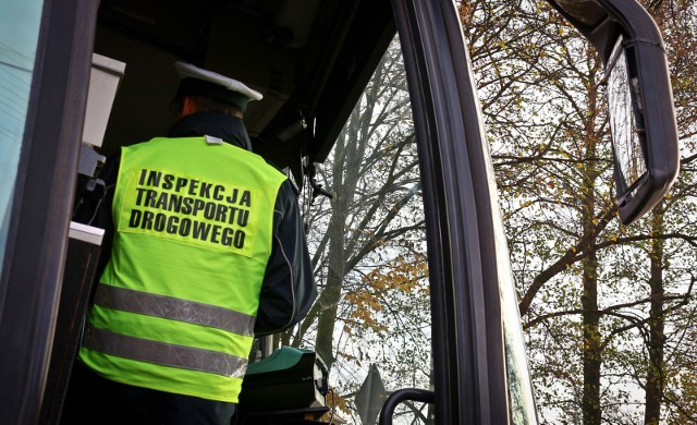 04.11.2016 dlugolekainspekcja transportu drogowego kontroluje autobus itd kontrolajanusz wojtowicz / polska press grupagazeta wroclawska