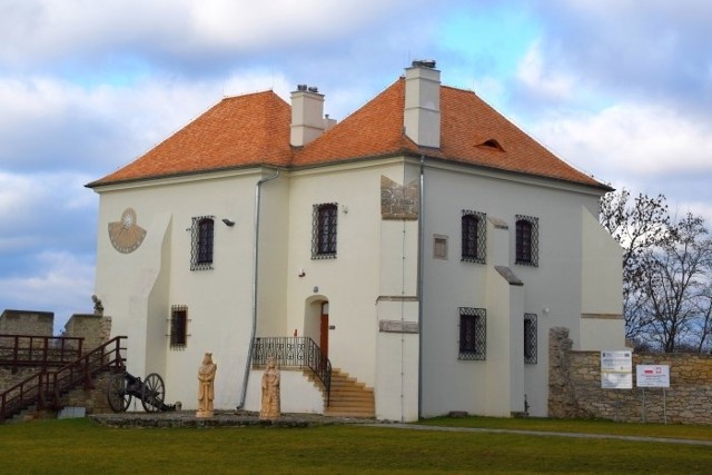 Zakończyła się modernizacja dachu Skarbczyka w Szydłowie.