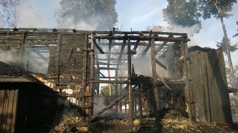 Pożar w Mileszkach. Doszczętnie spłonął zabytkowy kościół św. Doroty [ZDJĘCIA, FILM]