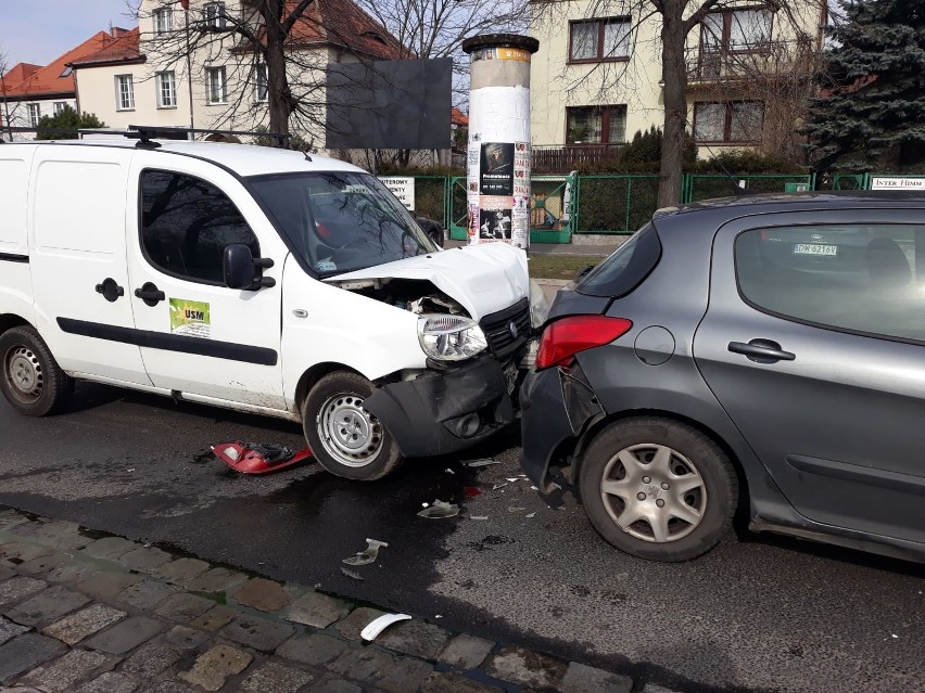 Wypadek trzech aut na Kasprowicza. Są utrudnienia w ruchu