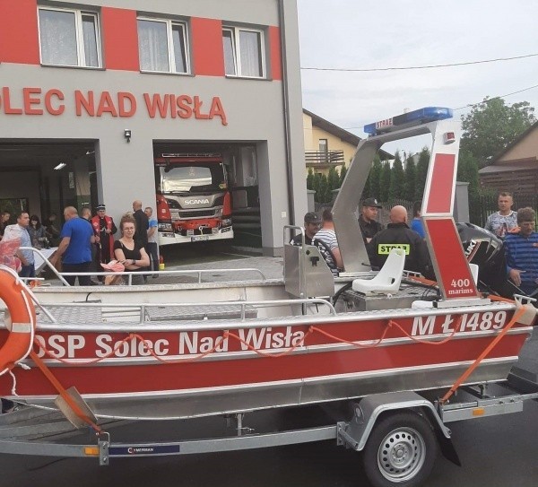 Ochotnicy z Solca nad Wisłą otrzymali nowoczesną łódź...