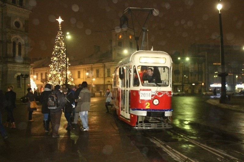 Tak łodzianie witali Nowy Rok w tramwaju [zdjęcia]