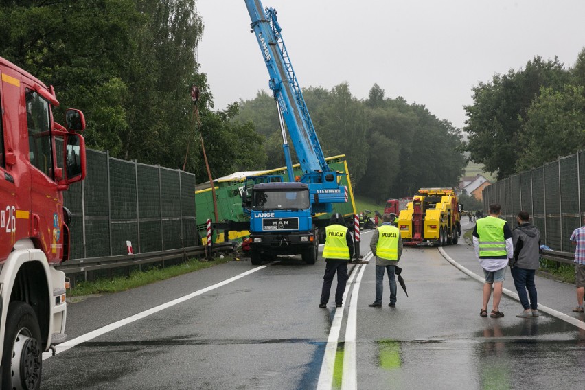 Wypadek w Bochni na DK 94. Nie żyją dwie osoby [ZDJĘCIA, WIDEO]