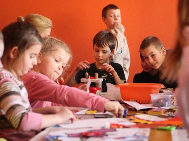 W SP nr 2 w Słupsku dzieci młodsze mają swoją świetlicę, aby uniknąć konfliktowych sytuacji ze starszymi kolegami. 