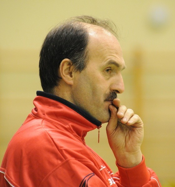 Paweł Raczyński ma 48 lat. Wychowanek Orła Międzyrzecz, grał również w Stilonie Gorzów. Jako szkoleniowiec trenował obie ekipy, a od września 2007 r. Oriona Sulechów. Mieszka z żoną Lidią w Międzyrzeczu. Ma dwie córki Karolinę i Dominikę.