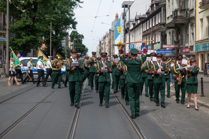 O godzinie 11 odbyły się uroczystości przy Pomniku Poległych...