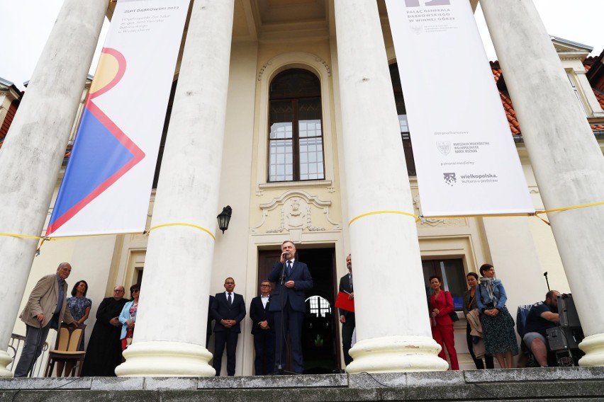 Początkiem uroczystości była inscenizacja przyjazdu Generała...