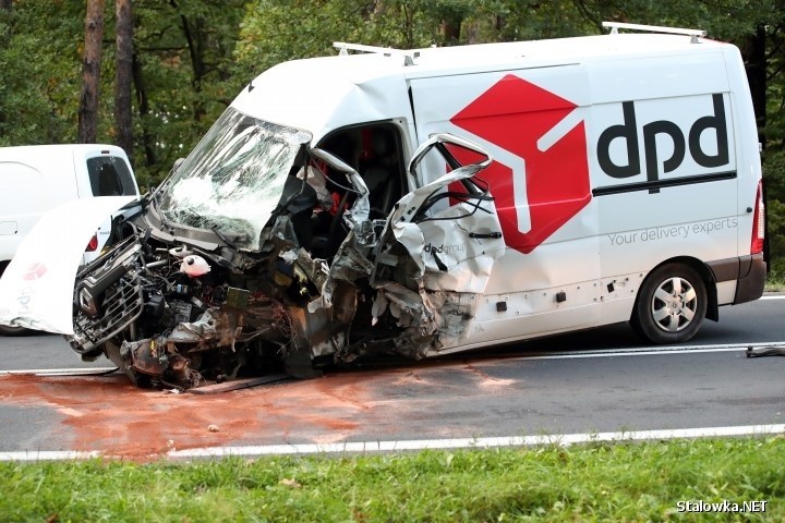 Wypadek na drodze 871 w granicach Stalowej Woli. Dwie osoby ranne w zderzeniu dwóch busów i auta osobowego